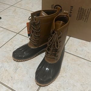 Women’s Size 8M The Original Duck Boot - NWT